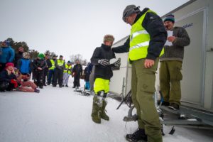 fornøyd vinner av båten